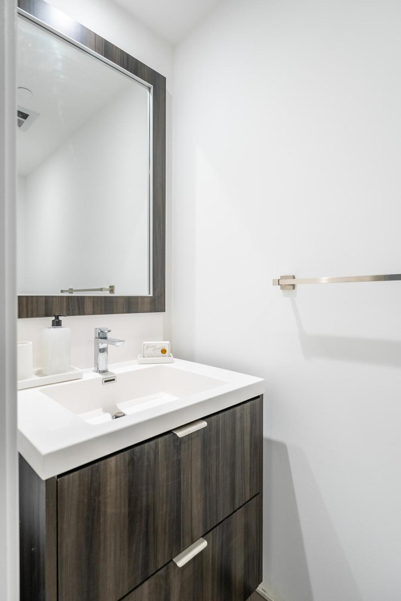 Spacious Corner Apartment Downtown Toronto Luaran gambar